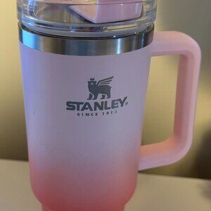 Stanley 40oz Peach/Pink Ombre Tumbler with handle and straw